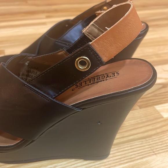 SEYCHELLES “Maple” Black Wedge Sandals - Picture 3 of 7